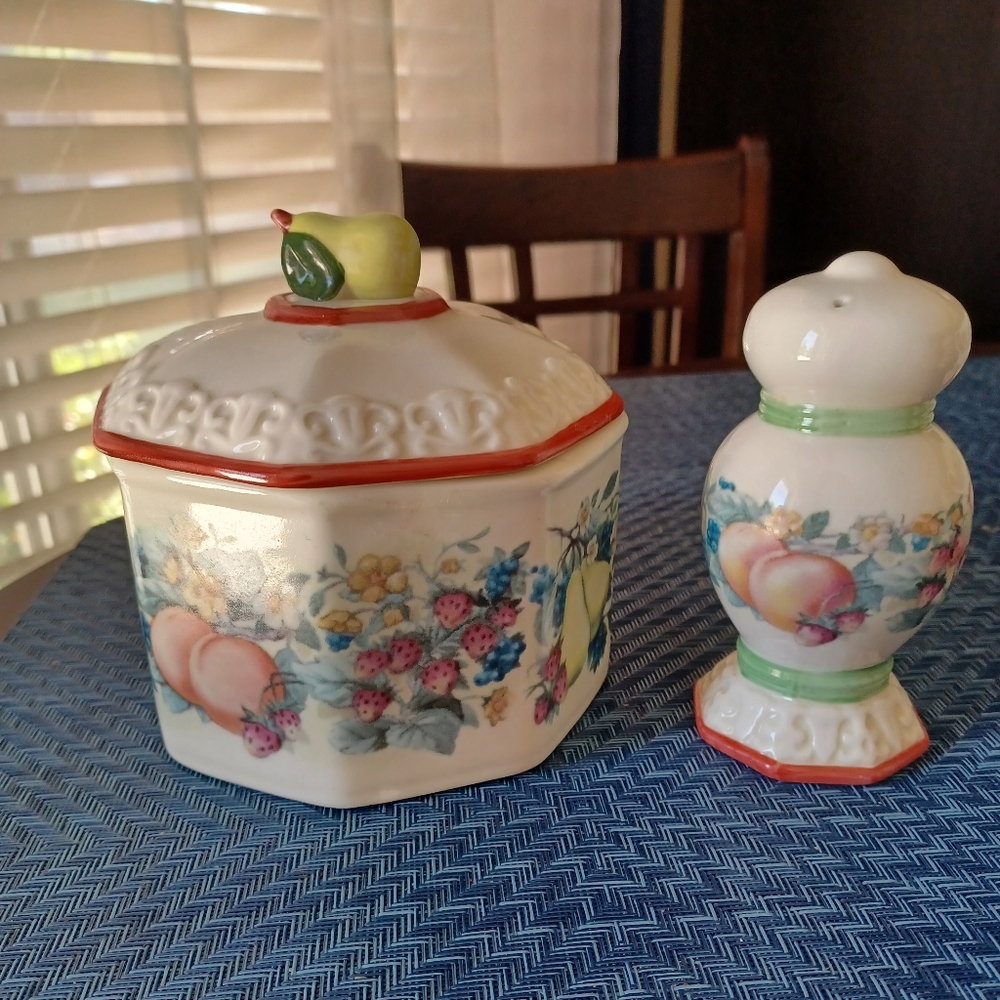 Vintage Avon "Sweet Country" Jar And Shaker